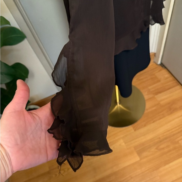 Lucy Paris Women’s V-Neck Ruffle Blouse - Picture 12 of 12